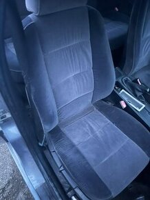 Tmavý interiér E36 Sedan