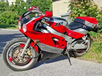 Kawasaki ZXR750 - 1