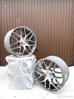 Mercedes G63 AMG 22 5x130 Mercedes G63 AMG Šedivý