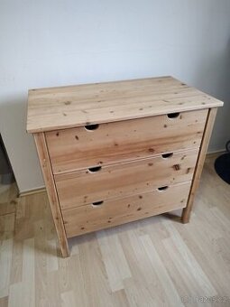 KOMODA DŘEVĚNÁ VELKÁ 3 ŠUPLÍKY - 1