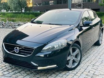 Volvo V40 2.0 D3 5VÁLEC 110KW MANUÁL LED SENZORY BEZ KOROZE