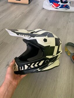 Helma na motorku