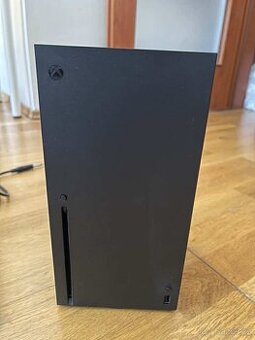 Xbox series X 1T + 2 ovladače + Hogwarts Legacy - 1