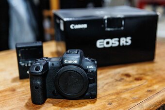 Canon R5 + SmallRig klec