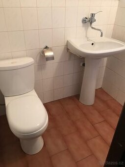 Umyvadlo a záchod