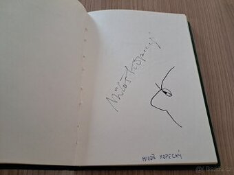 AUTOGRAMY V PAMÁTNÍKU