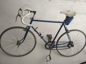 Silniční kolo Favorit