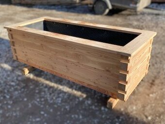 VYVÝŠENÝ ROUBENÝ ZÁHON  modřín