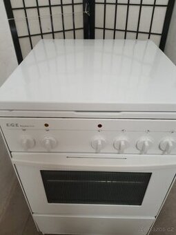 prakticky nový sporák na 220V do zásuvky a dovoz