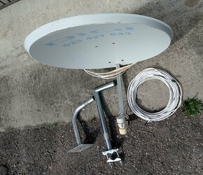 Satelitní parabola s držákem a LNB