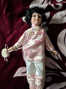 Porcelánová panenka