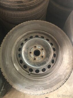 Plechové disky včetně zimní pneu Barum Polaris 5 4 ks