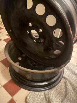 Sada 4ks plechové disky 5x112r16  + 2 obuté pneu letní