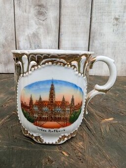 Vzpomínka na starou Vídeň-hrnek s motivem Rathaus.