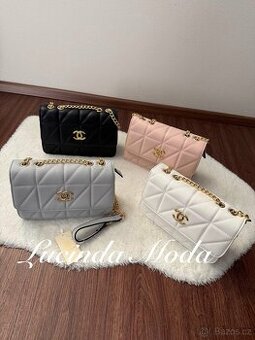 Úžasná crossbody kabelka