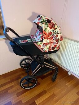 Hluboký kočárek cybex Priam spring Blossom Light 4.0 rose go