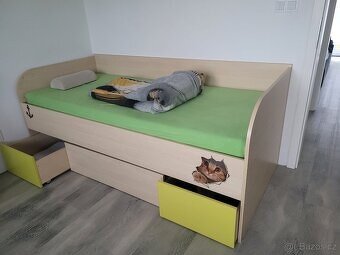 Postel se šuplíky od truhláře + skřín