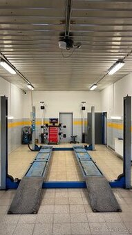 Čtyřsloupový zvedák Ravaglioli vhodný pro geometrii