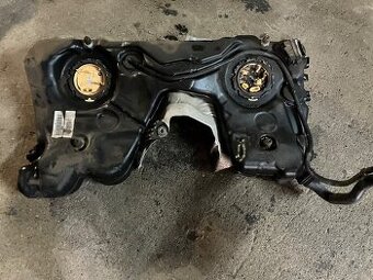 Škoda octavia 3 palivová nádrž 4x4 DIESEL