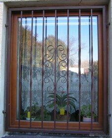 kovové mříže na okna