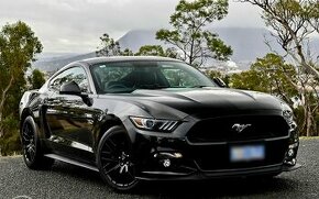 Ford mustang v8 5.0l