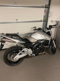 Suzuki GSR 600 vcetne kufru Shad na 2 prilby