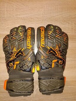 Brankářské rukavice Reusch Attrakt Solid vel.9