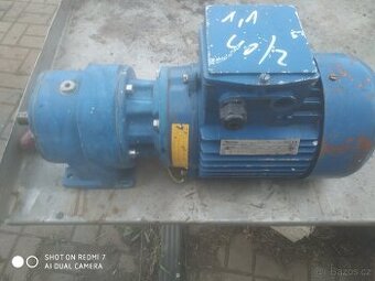 elektromotor s převodovkou