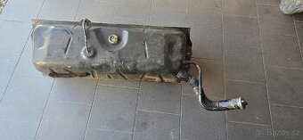 Mercedes R107 SLC nádrž benzinová
