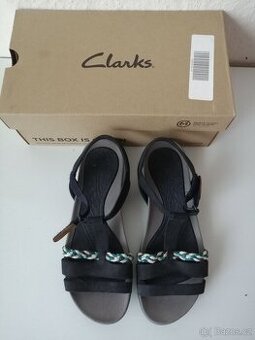 20) sandály černé zn. Clarks