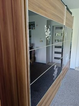 Šatní skříň 300 x 216 x 65
