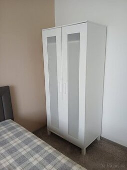 Šatní skříň do ložnice