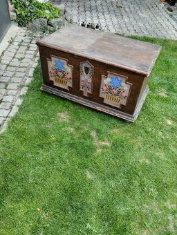 Prodám ručně malovanou dřevěnou truhlu - 1