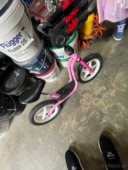 Růžová koloběžka pro děti