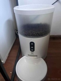 Tesla pet feeder