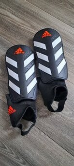 Fotbalové chrániče XL.