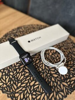 Apple Watch SE (2. generace) – 40 mm, GPS
