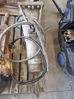 Hydraulické kladivo Montabert - stroje 4-6t (JCB atd.)