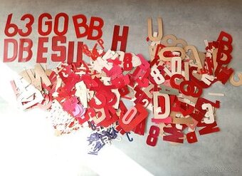 Písmena na komunistické nástěnky