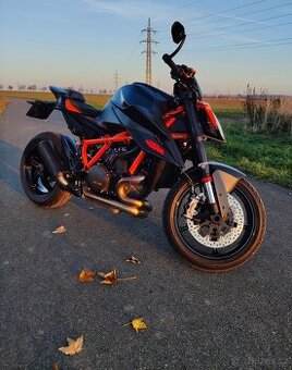 KTM 1290 Super Duke R - top stav, 9t/km