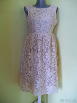 Dámské/dívčí společ. šaty zn. Boohoo - vel. S