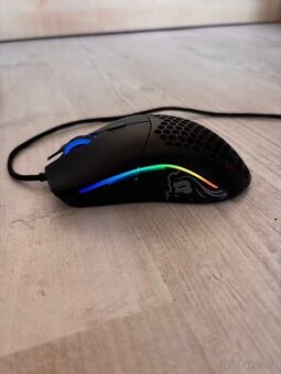 Glorious Model O černá