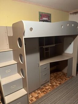 Patrová postel se stolem
