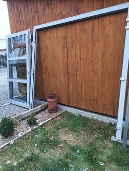 Garážové dveře, vchodové dveře