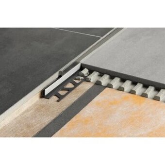 Spádová lišta z plochého profilu 120 cm, nerez