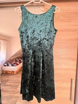 Sametové zelené mini šaty vel 38