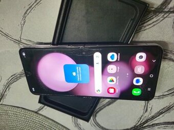 Samsung Z Flip 5 (8/256).