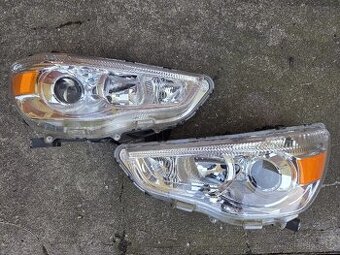 Levé a pravé přední světlo Mitsubishi ASX