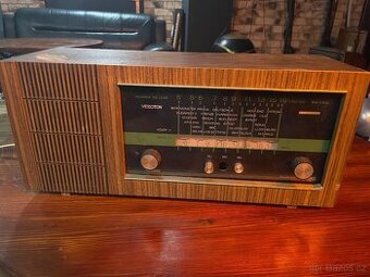 Videoton Velence De Luxe RA 2104 – lampové rádio,
