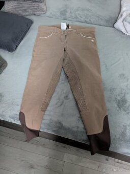 Béžové rajtky možné o závodní 44